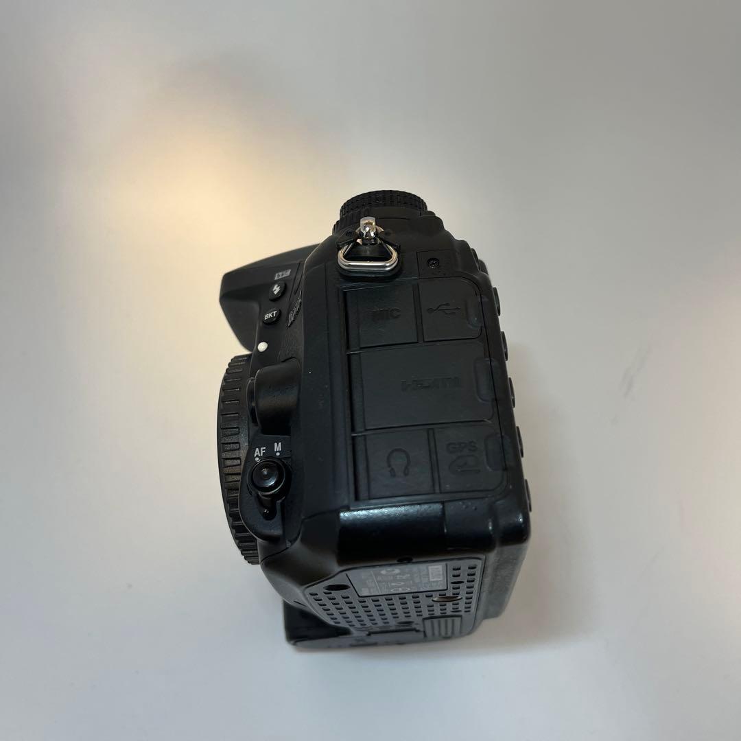 【美品】Nikon D7100【ストラップ、充電器、バッテリー、SDカード付属】