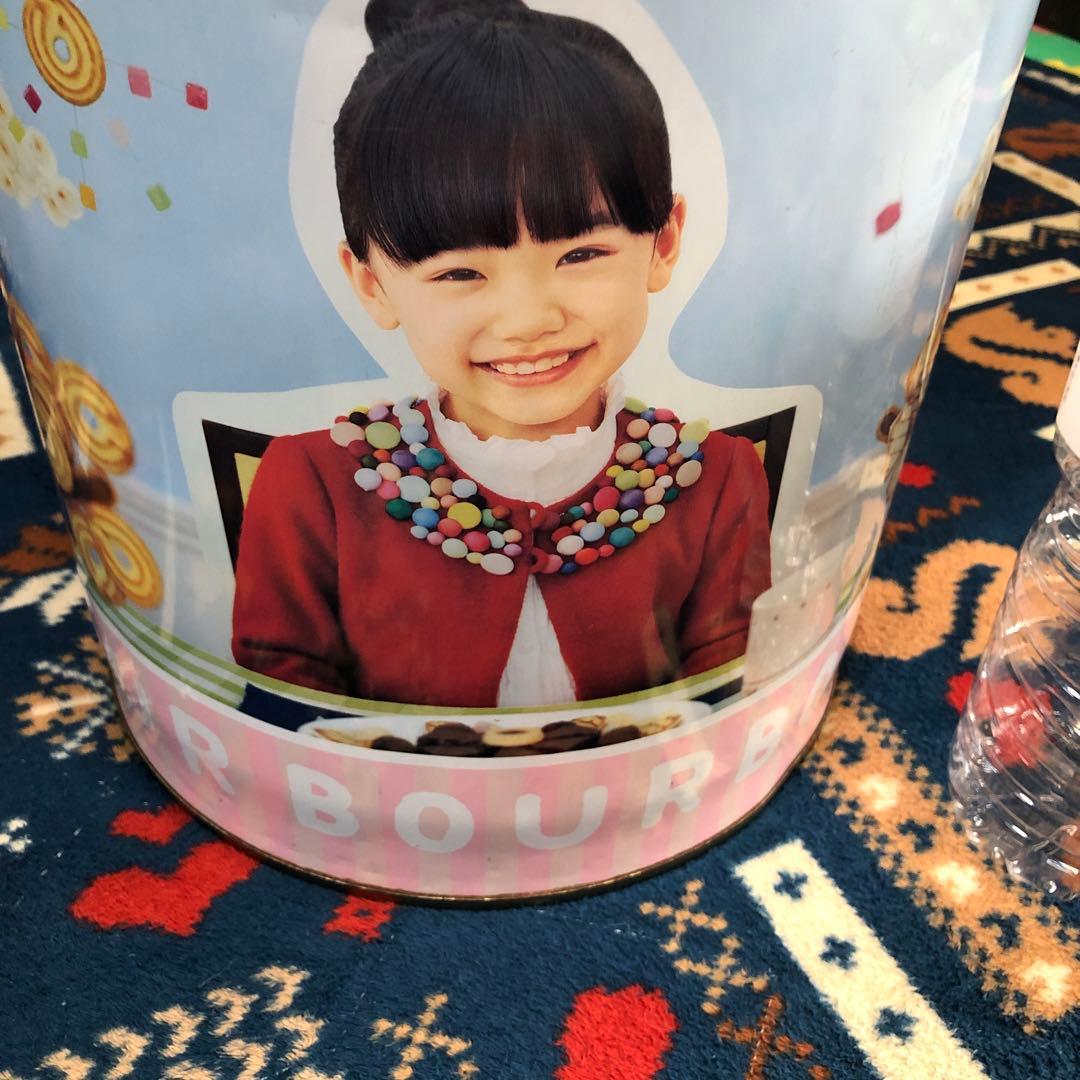 ￼芦田愛菜ブルボンコラボドラム缶