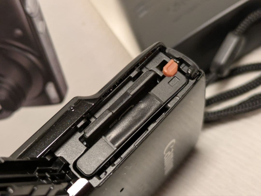 Canon IXY 210 コンパクトデジタルカメラ　WIFI対応　ブラック