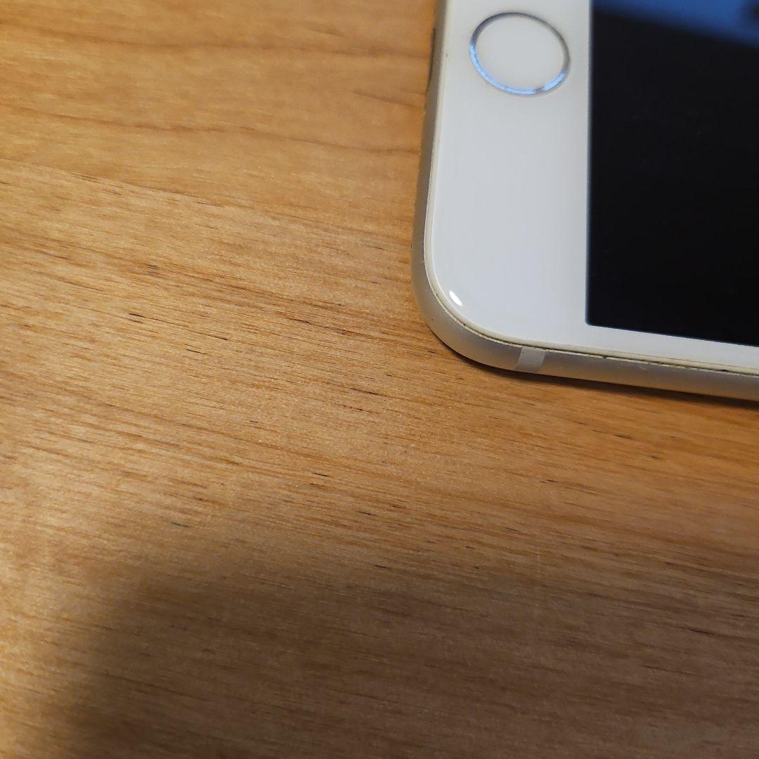 Apple iPhone 7 シルバー 本体　SIMフリー