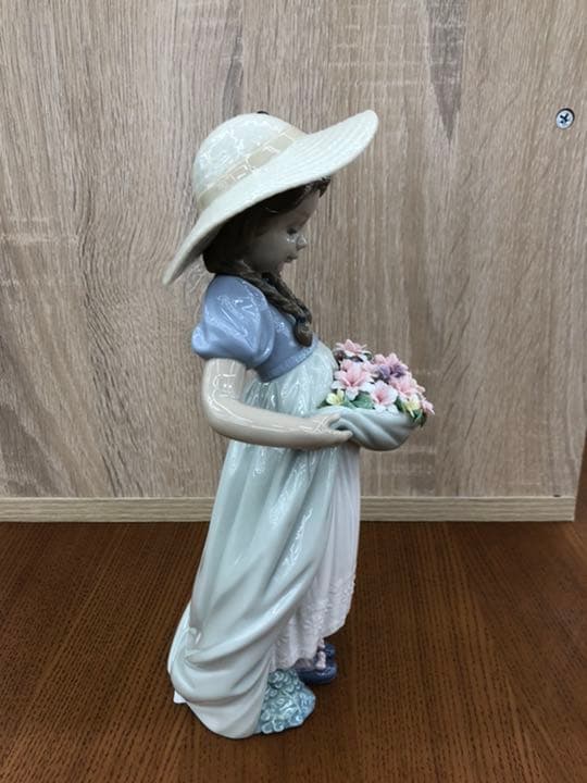 リヤドロ　LLADRO NO.6756 たくさん摘めたよ！