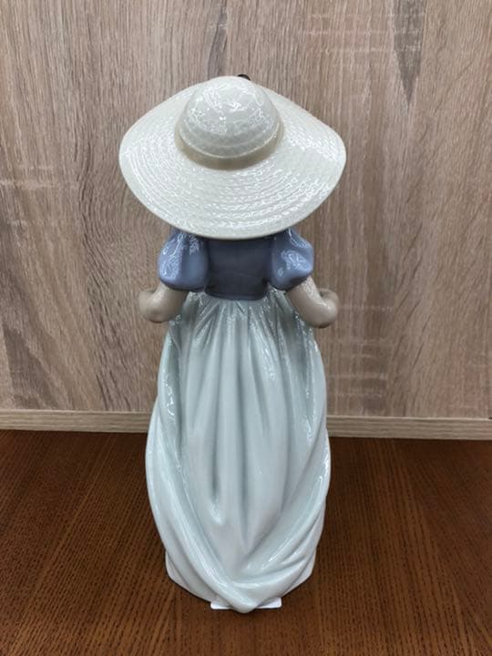 リヤドロ　LLADRO NO.6756 たくさん摘めたよ！