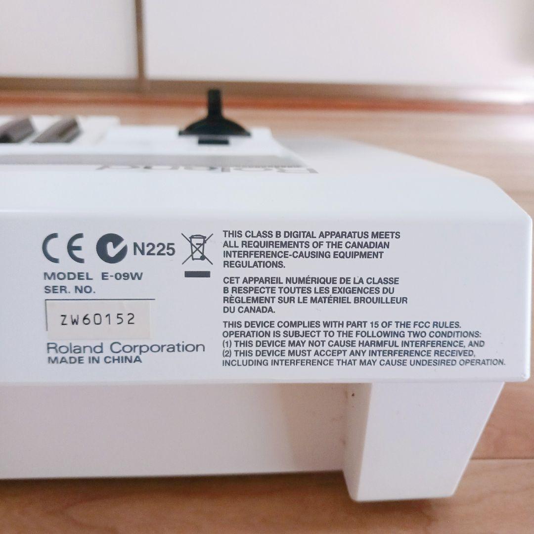 Roland E-09W シンセサイザー キーボード 61鍵 音源内蔵