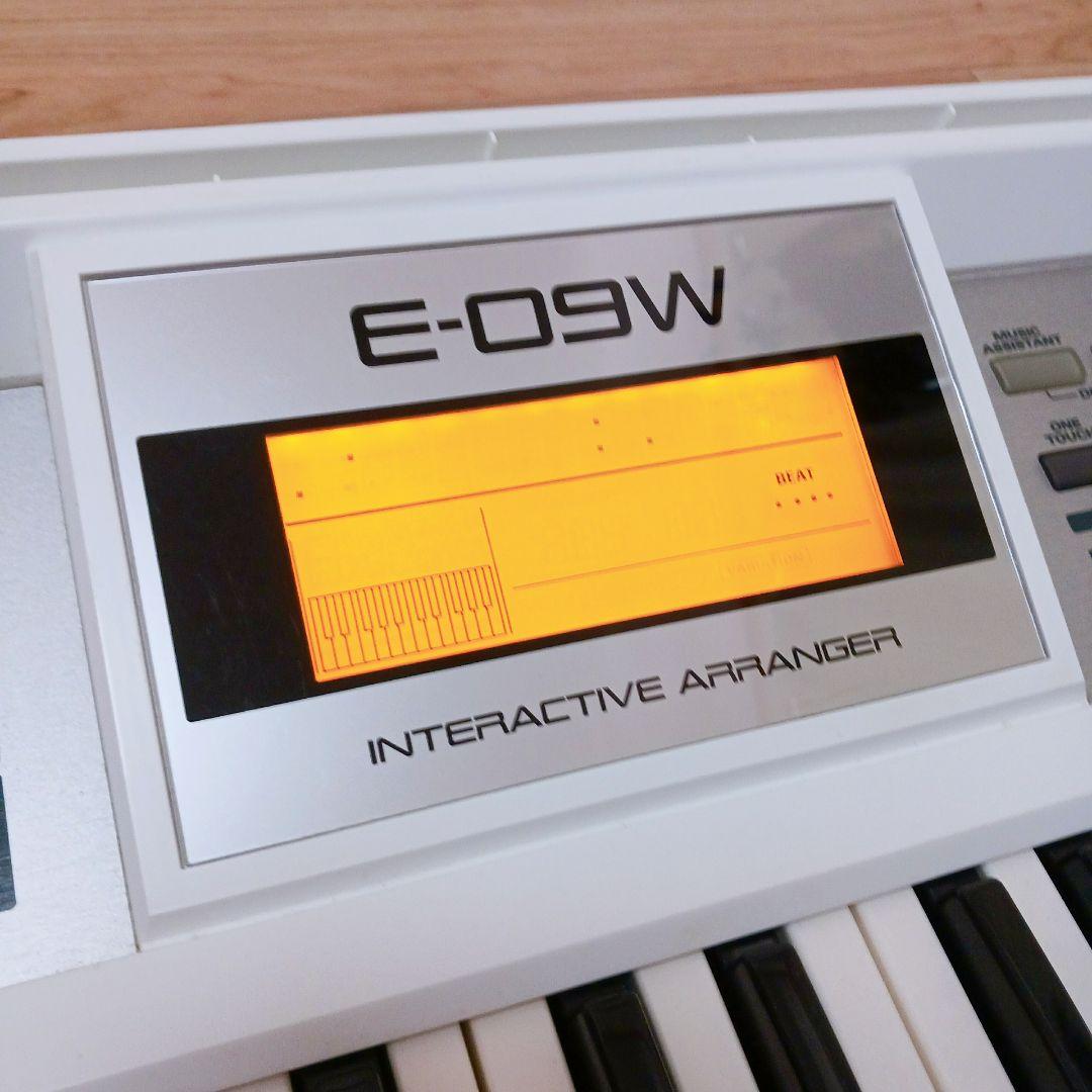 Roland E-09W シンセサイザー キーボード 61鍵 音源内蔵