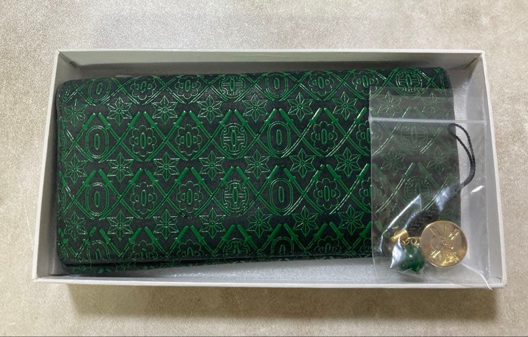 希少　ロロノア・ゾロ 漆黒の三刀流 高級印傳の長財布