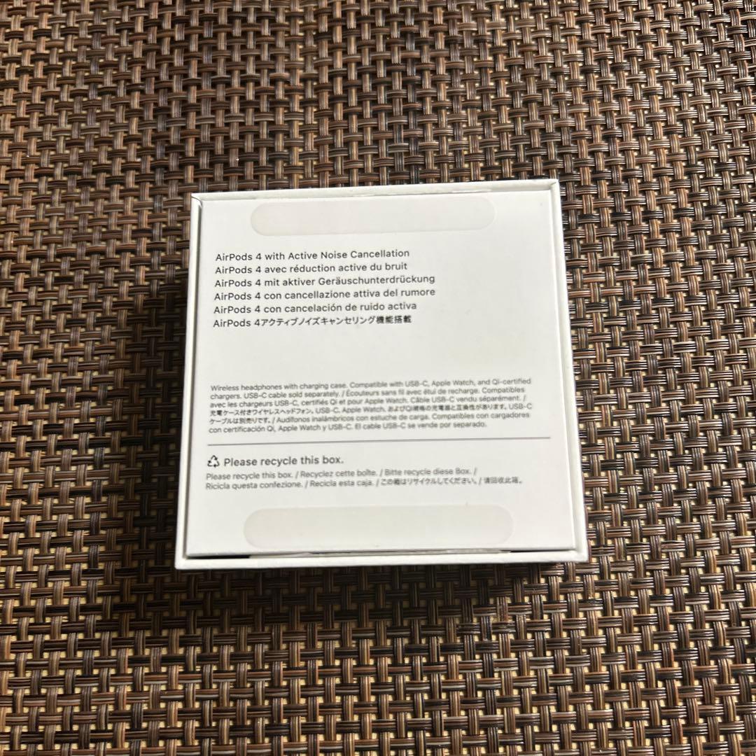 【ほぼ新品】Apple AirPods 4 ANC搭載　本体 ホワイト