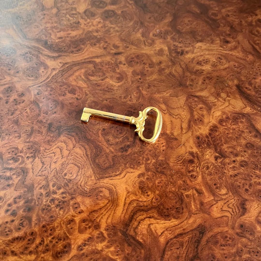 イタリア製　サルタレッリ　北欧　ヨーロピアン　ロココ　サイドボード　キャビネット