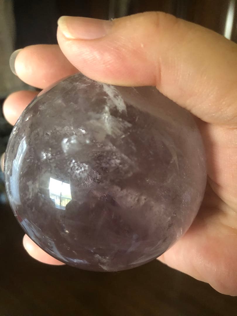 天然石　アメジスト　スフィア　天使の指紋付き　虹あり　約67ミリ　台座つき