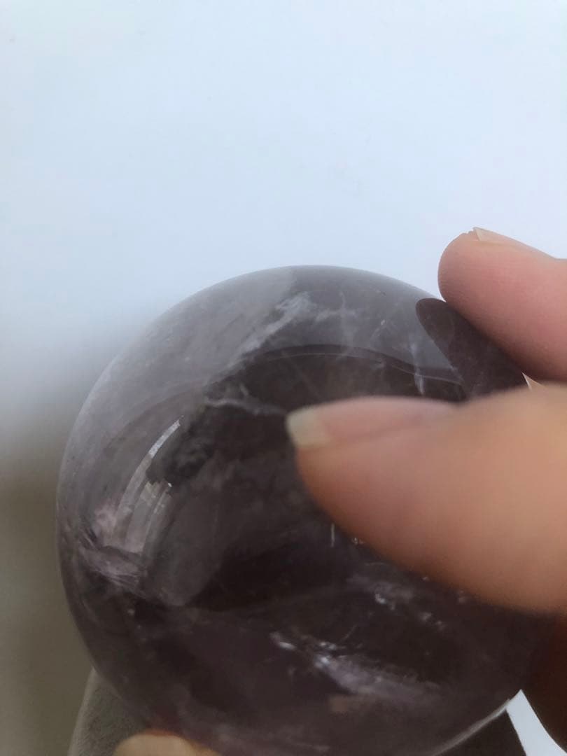 天然石　アメジスト　スフィア　天使の指紋付き　虹あり　約67ミリ　台座つき