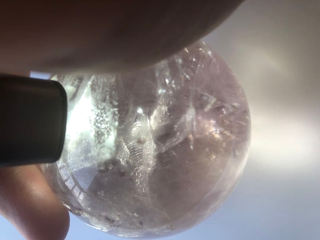 天然石　アメジスト　スフィア　天使の指紋付き　虹あり　約67ミリ　台座つき