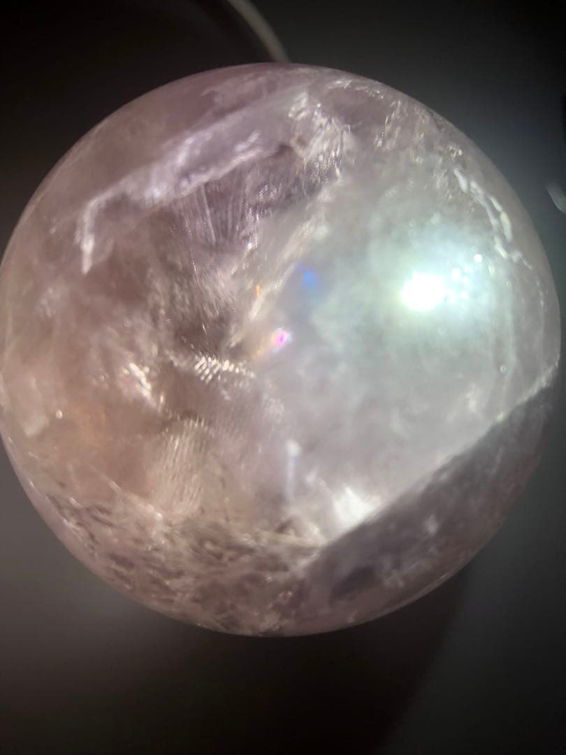 天然石　アメジスト　スフィア　天使の指紋付き　虹あり　約67ミリ　台座つき