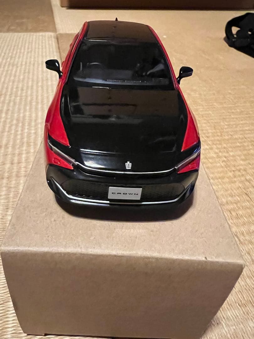 【非売品】クラウン ミニカー 赤/黒 1/30