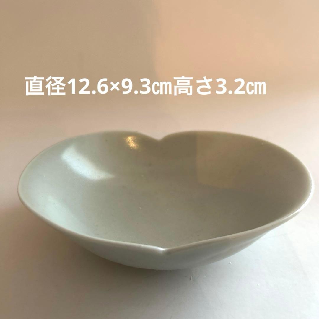 白磁青磁変形小皿　3客
