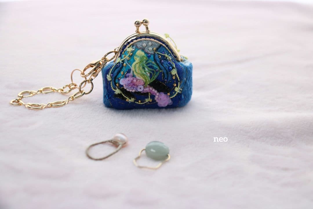 手刺繍のチャームポーチ 人魚姫
