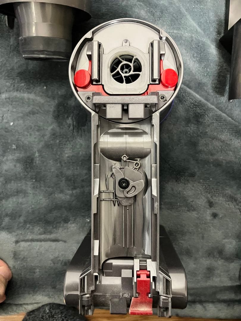 Dyson ダイソン V8 Fluffy 掃除機　※ヘッド以外　電池交換済