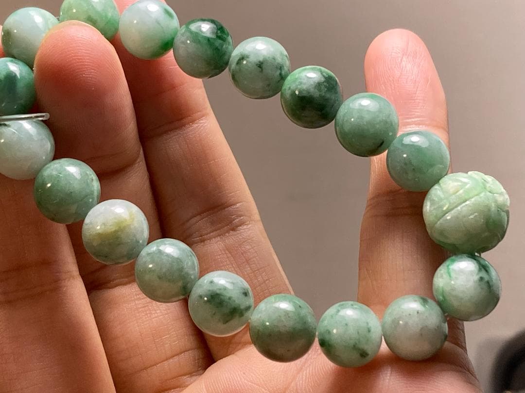 BR7-43 花緑10.0mm 彫り花珠 ミャンマー産A貨 本翡翠 ブレスレット