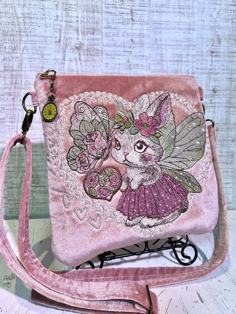 ベビーピンクベロア生地♡刺繍のショルダーバッグ♡サコッシュ♡フェアリーラビット