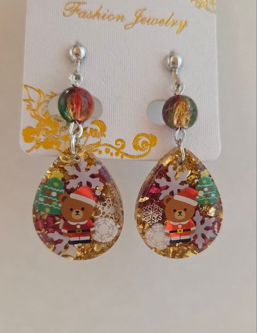 クマさんタイヤリング・ピアス✨　　クリスマスピアス　　クリスマスイヤリング