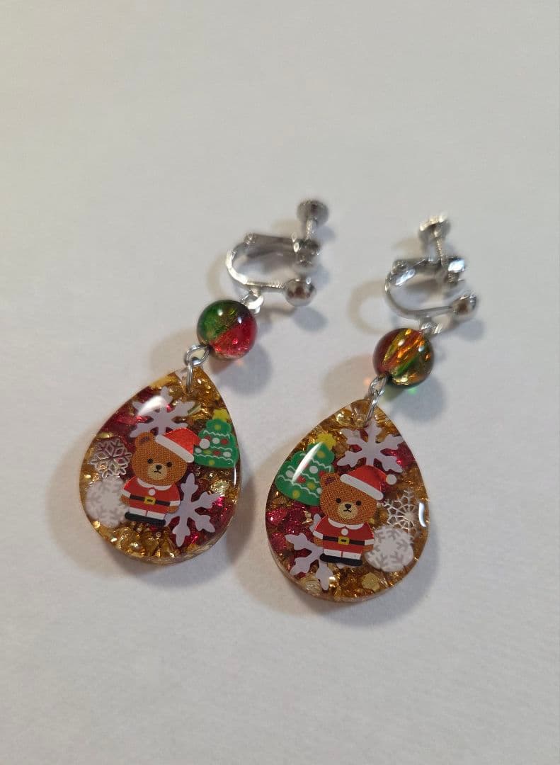 クマさんタイヤリング・ピアス✨　　クリスマスピアス　　クリスマスイヤリング