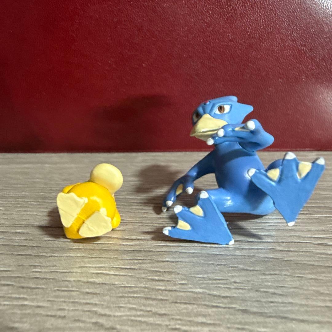 立体ポケモン図鑑　コダック　ゴルダック　ヘイガニ　シザリガー　ポケモン　立体