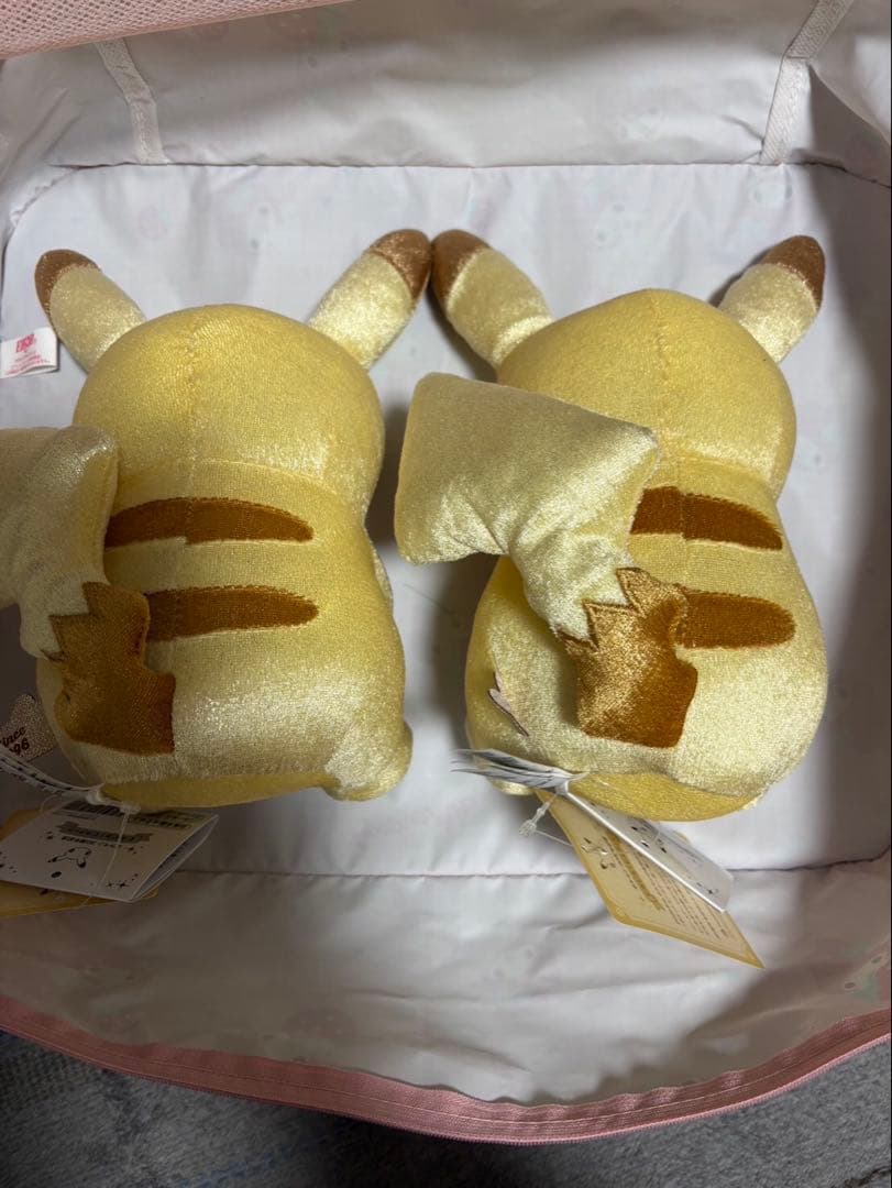 ポケモン　30周年記念　ピカピカ！ピカチュウぬいぐるみ　2つセット