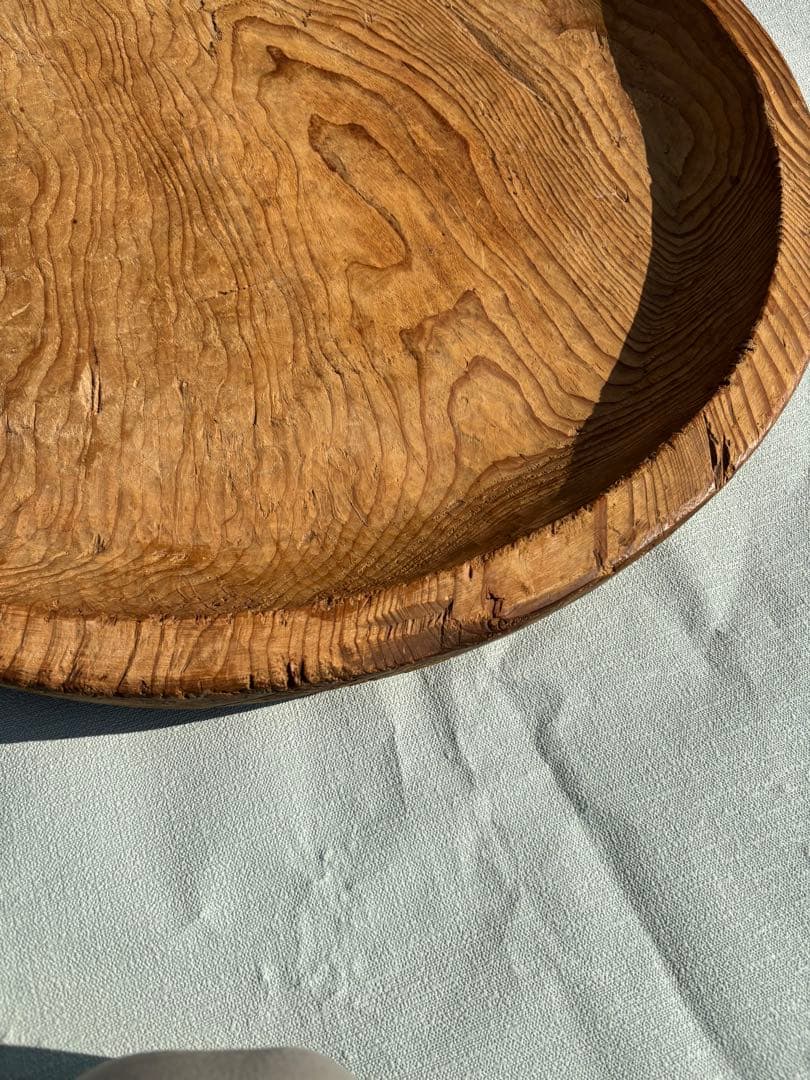 アンティーク な大きめくり抜き盆　丸盆　古民芸　古民具　無垢材ボウル ナチュラル