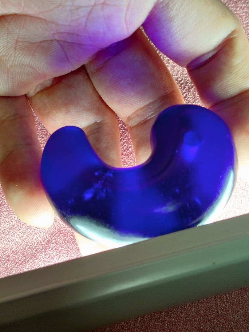 希少 古墳 勾玉 ブルー 瑠璃色 ガラス 素材 アンティーク 工芸 置物 根付