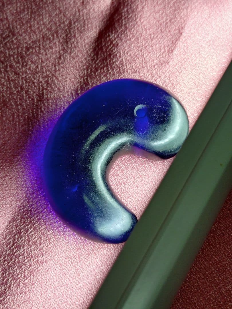 希少 古墳 勾玉 ブルー 瑠璃色 ガラス 素材 アンティーク 工芸 置物 根付