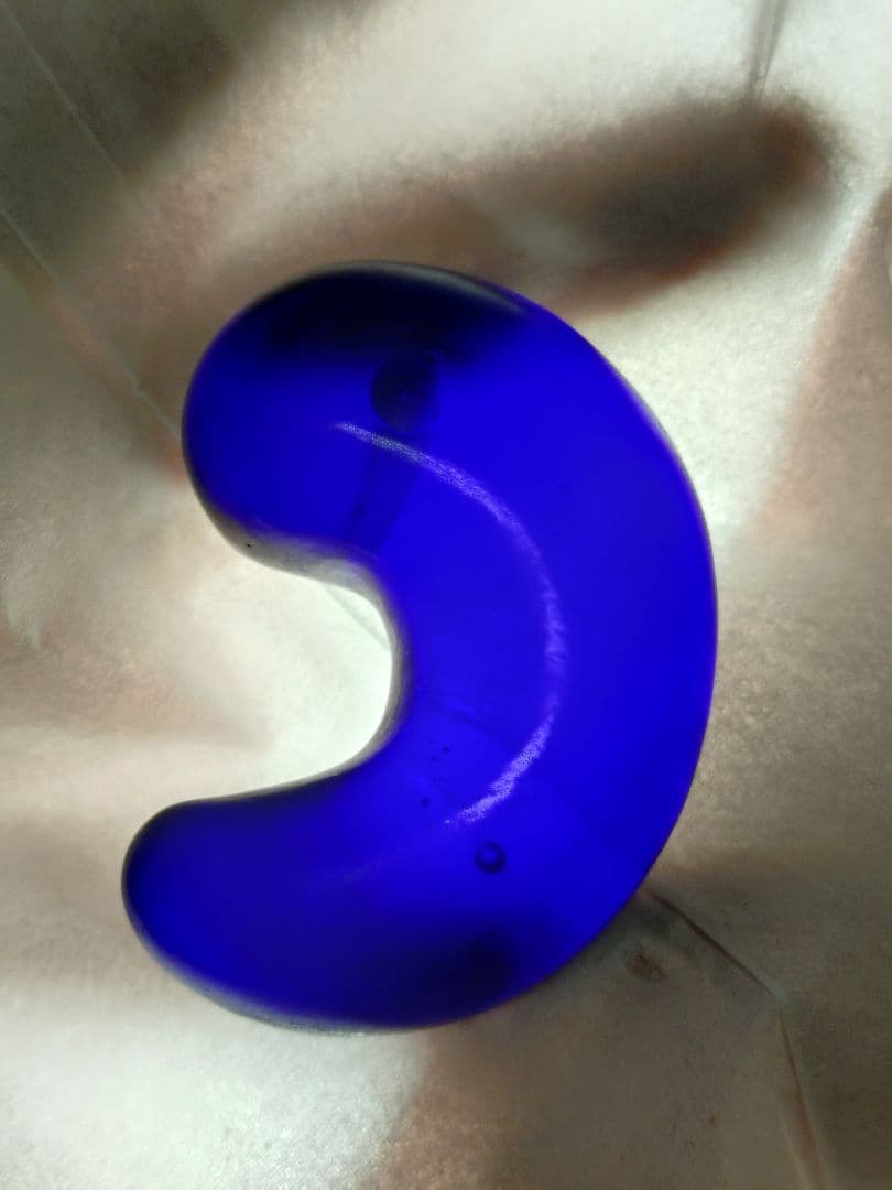 希少 古墳 勾玉 ブルー 瑠璃色 ガラス 素材 アンティーク 工芸 置物 根付