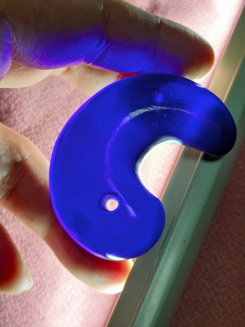 希少 古墳 勾玉 ブルー 瑠璃色 ガラス 素材 アンティーク 工芸 置物 根付