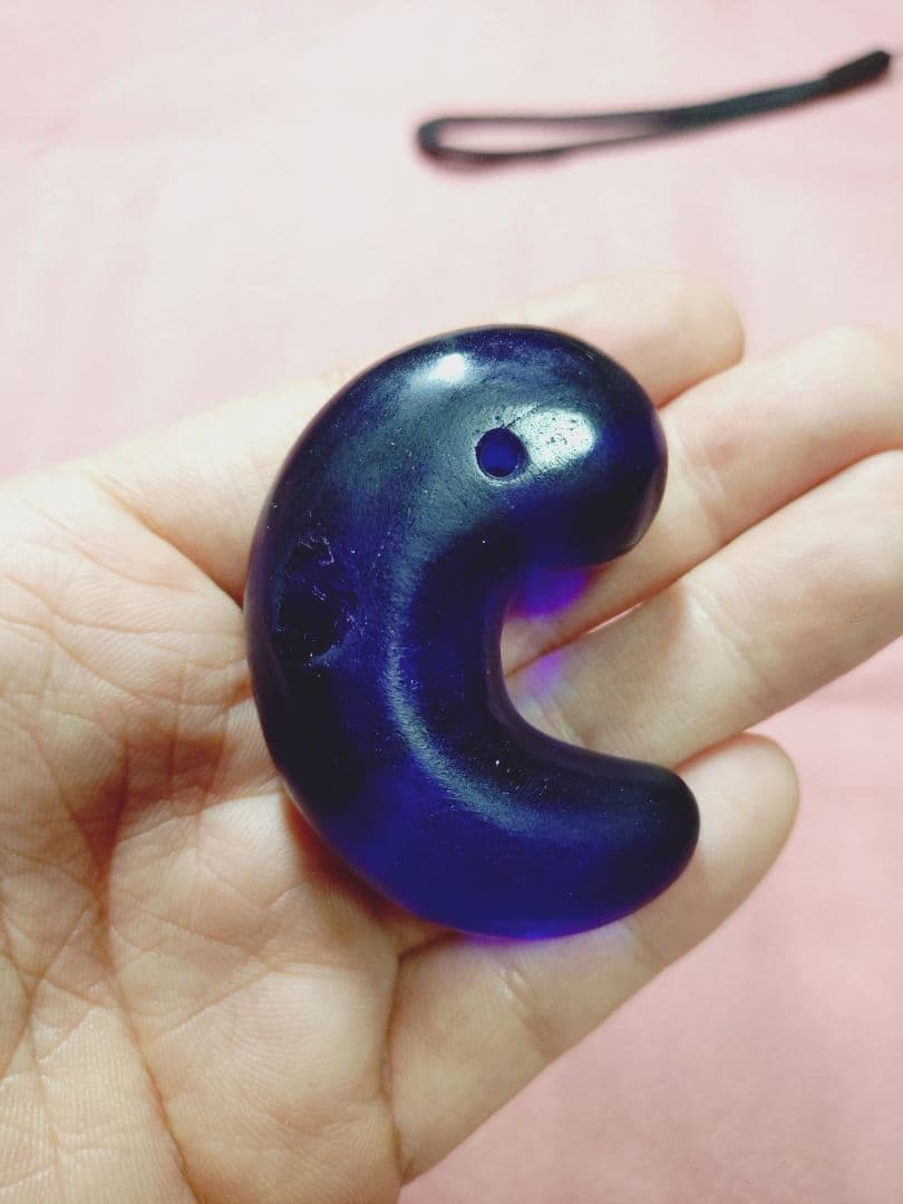 希少 古墳 勾玉 ブルー 瑠璃色 ガラス 素材 アンティーク 工芸 置物 根付