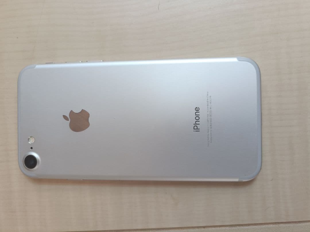 美品Apple iPhone7 32Gシルバー 本体バッテリー82%シムフリー