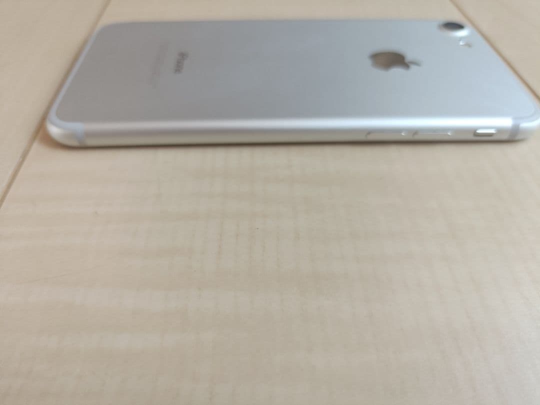 美品Apple iPhone7 32Gシルバー 本体バッテリー82%シムフリー