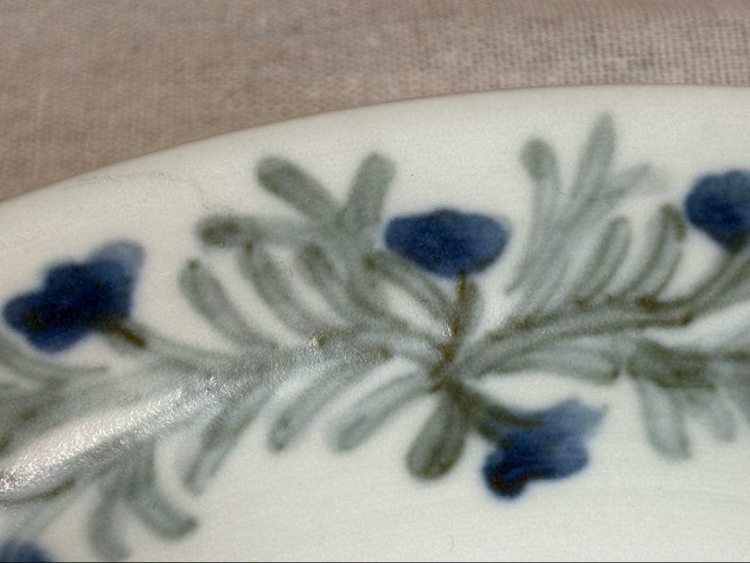 堀畑蘭　7.5寸深皿 鉄絵 ローズマリー 青