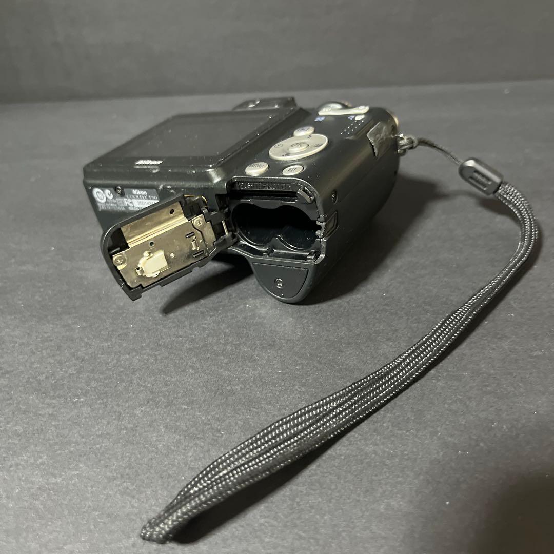Nikon COOLPIX P50 8.1MP コンパクトデジタルカメラ