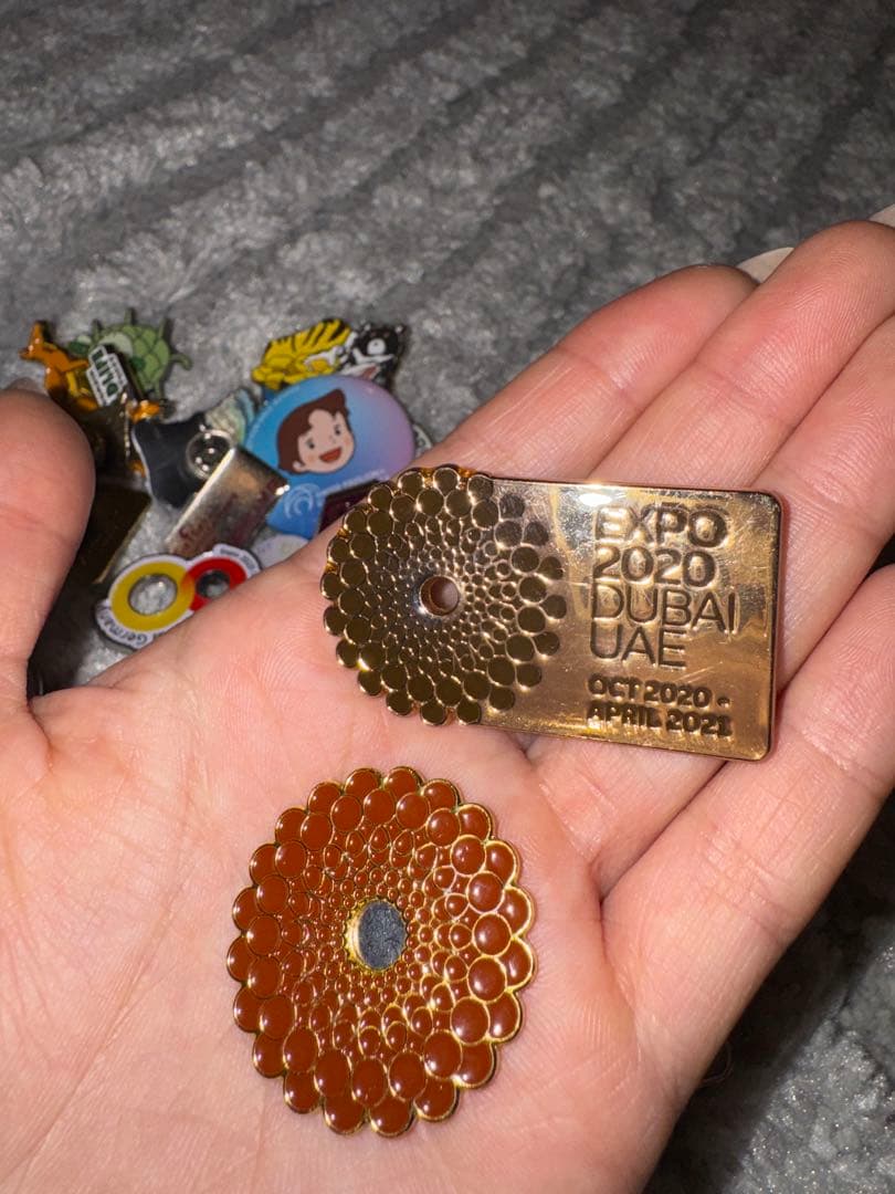 万博ピンバッジとストラップセット