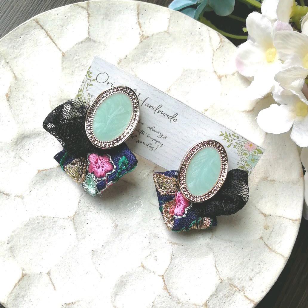 レース　ブルー　黒　ヴィンテージ　リボン　チロリアンテープ　イヤリング　紺