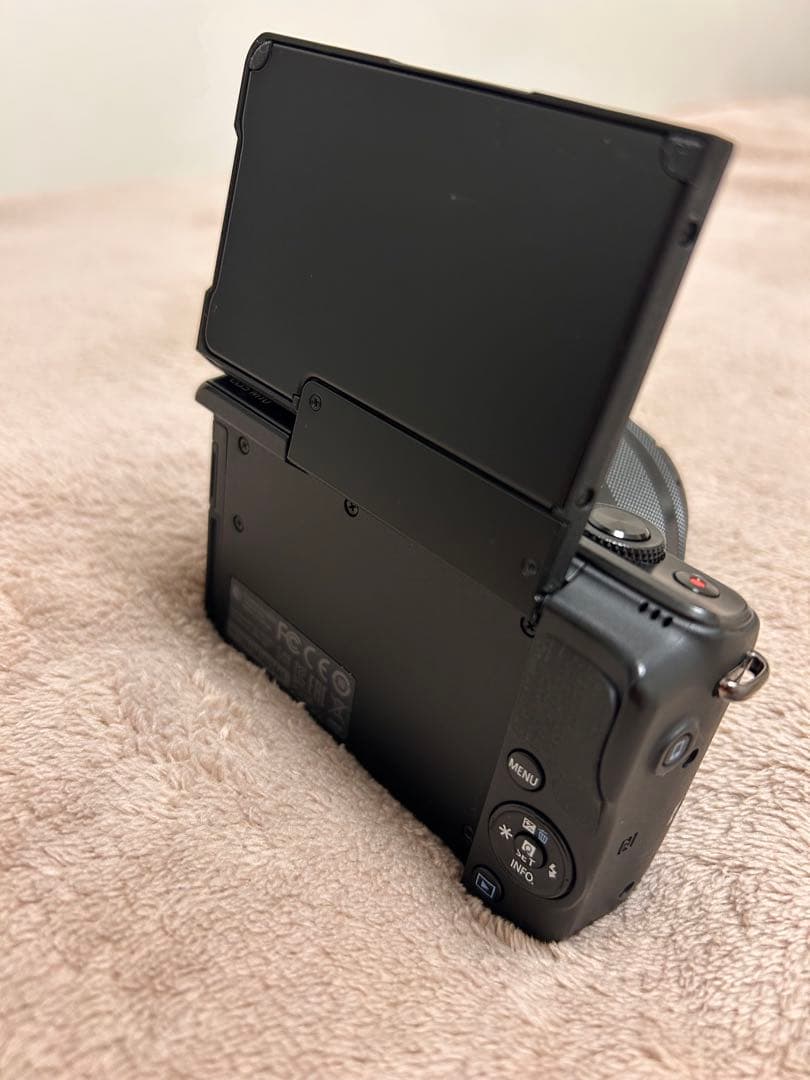 Canon EOS M10 ブラック ダブルズームキット