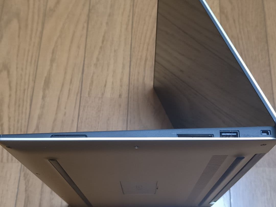 DELL XPS 9350 i7-6560U 8GB 4Kタッチパネル