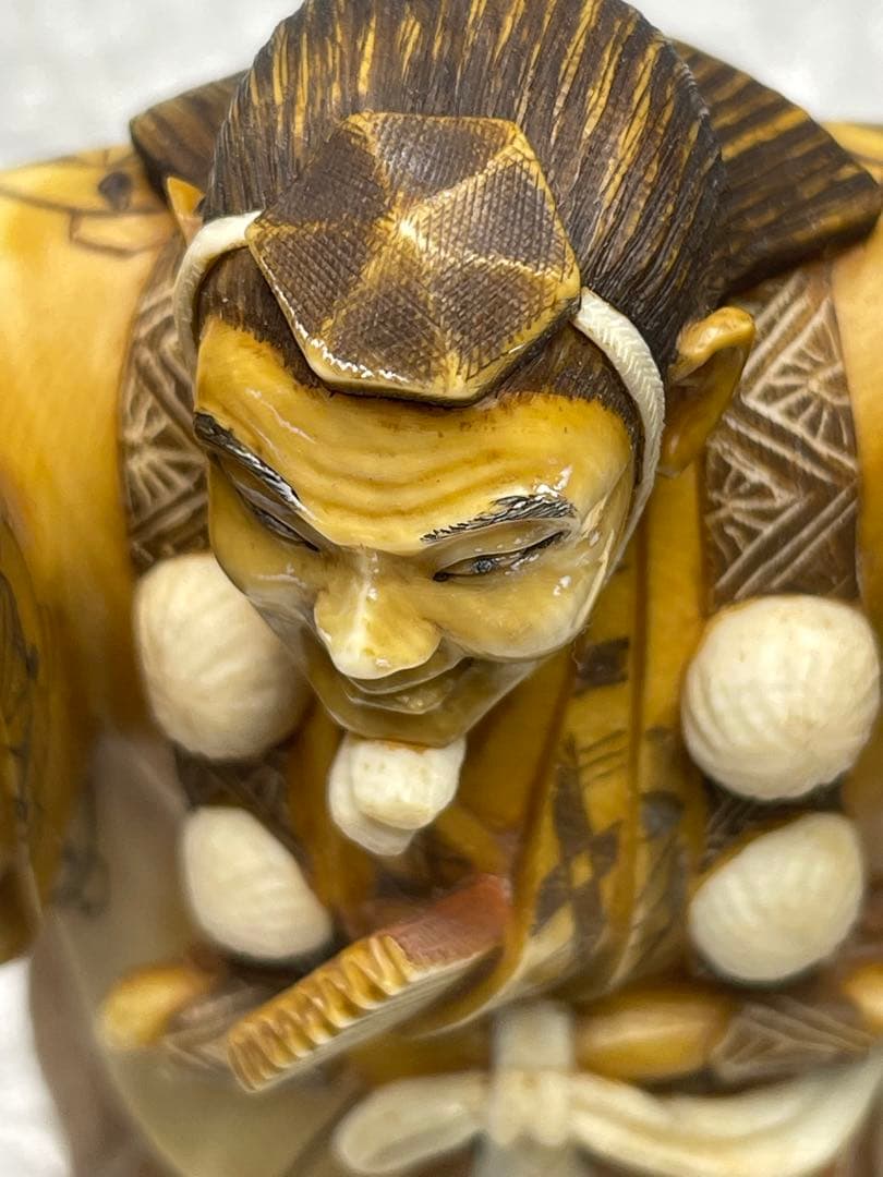 【木箱付】根付風 彫刻人形 武者像 361g 《青帆銘》