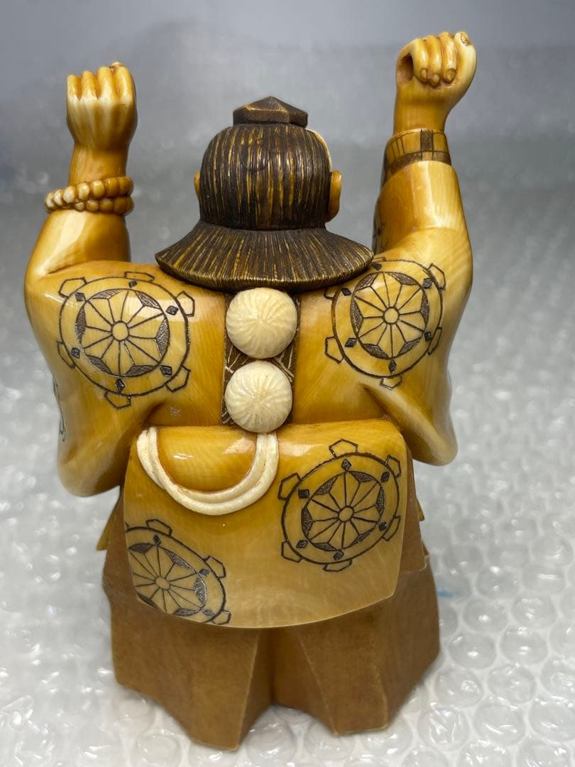 【木箱付】根付風 彫刻人形 武者像 361g 《青帆銘》