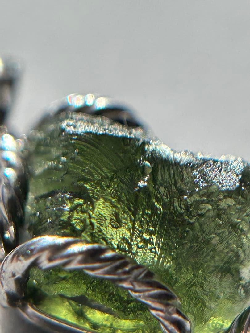 【新品未使用】モルダバイト原石 ペンダントトップ シルバー925チェーン付き