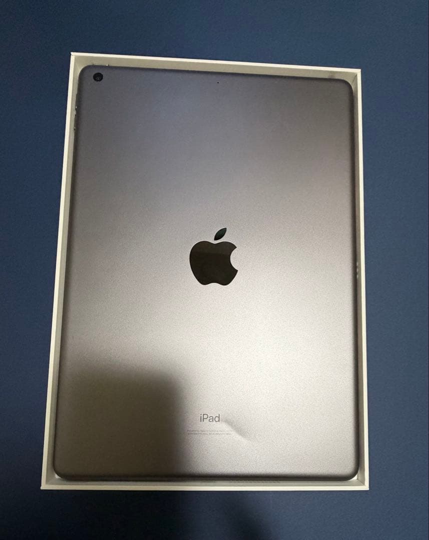 Apple iPad 第8世代 32GB SIMフリー ブラック　タブレット