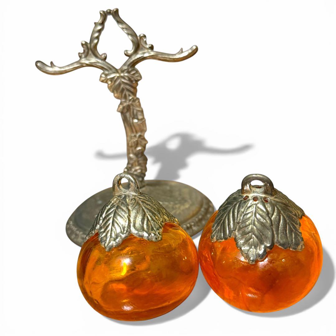 《アンティーク雑貨》ソルト＆ペッパーのガラスとシルバーの置物 調味料入れ