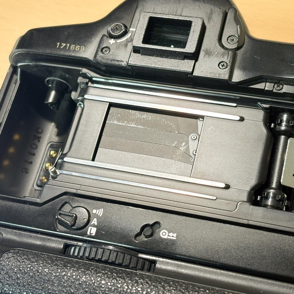 Canon EOS-1N 一眼レフカメラ　中古難有り