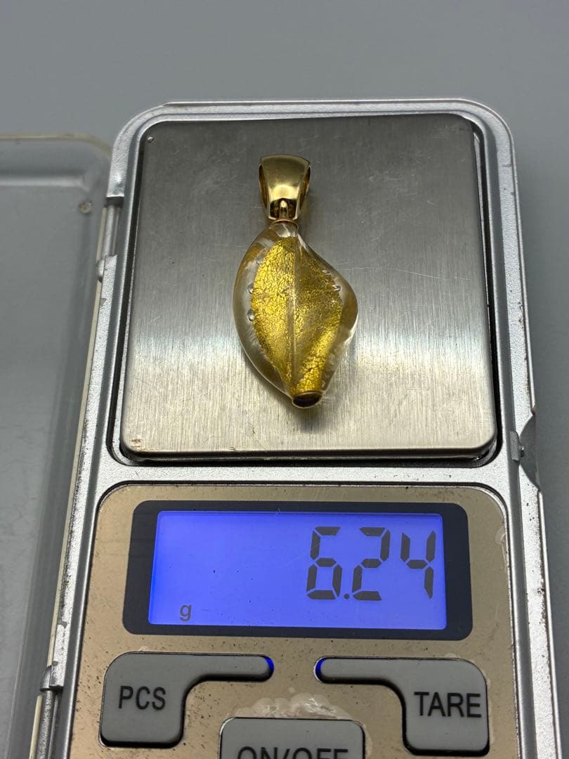 ITALY 750 k18 ペンダント　ネックレストップ