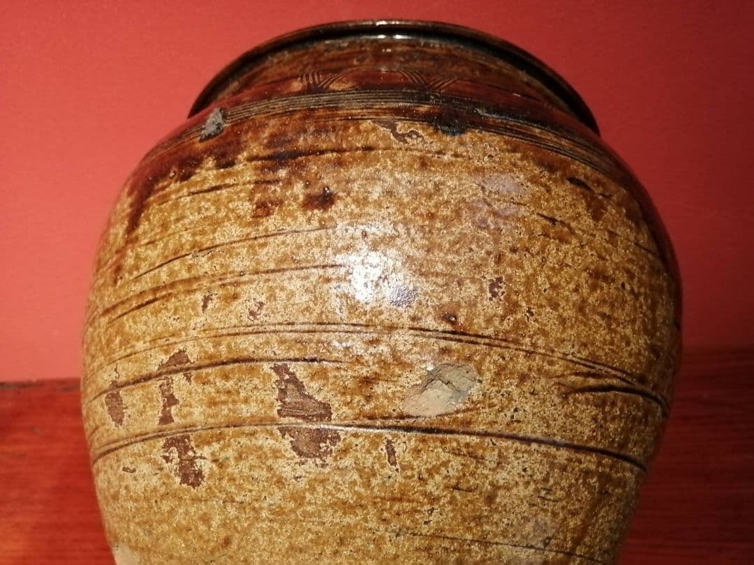 九州の民陶　鉄釉釘彫文様壺