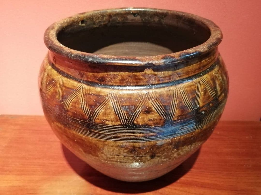 九州の民陶　鉄釉釘彫文様壺