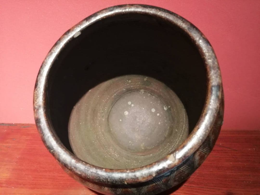 九州の民陶　鉄釉釘彫文様壺