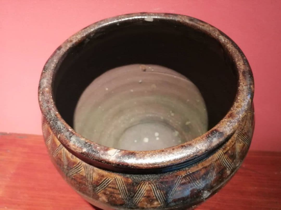 九州の民陶　鉄釉釘彫文様壺